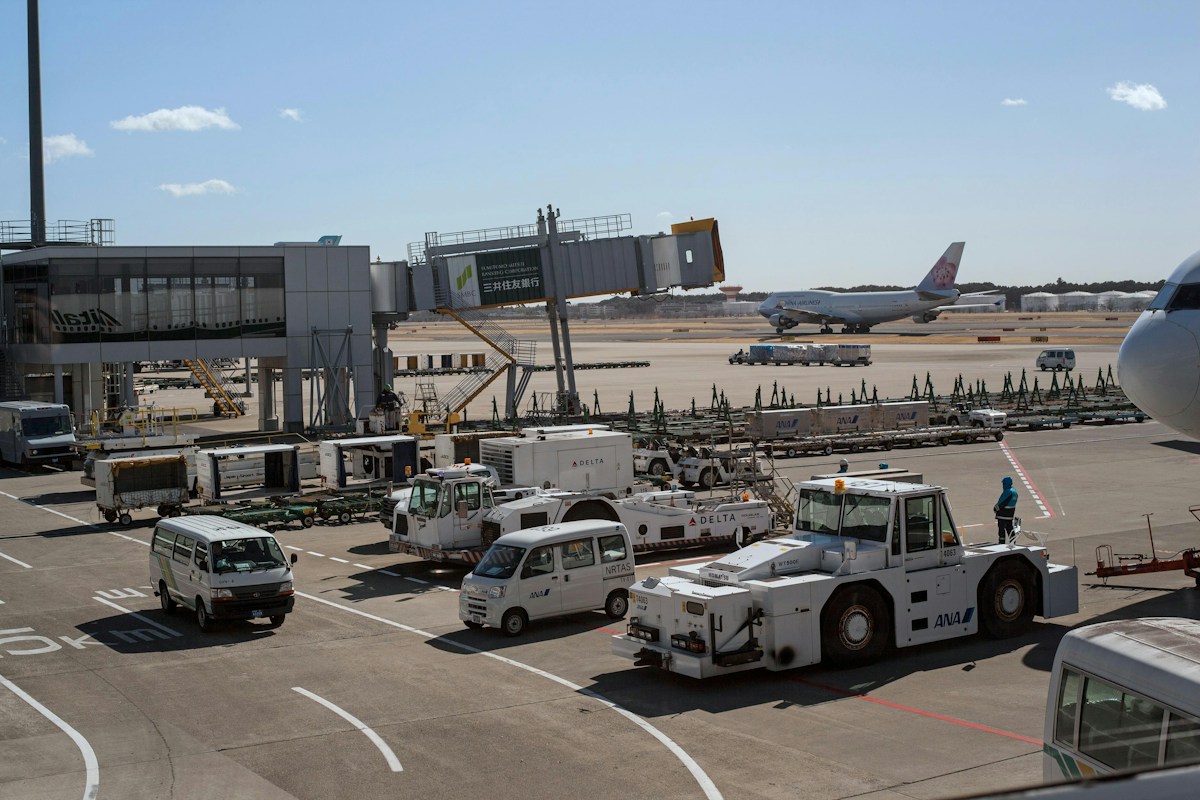 Preparing for Airport Pickup & Meet-and-Greet: Documents, Timing, and Communication