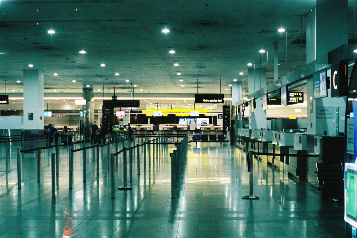 Navigating Layovers, Hotels & Accessibility: Compare Time, Convenience, and Support