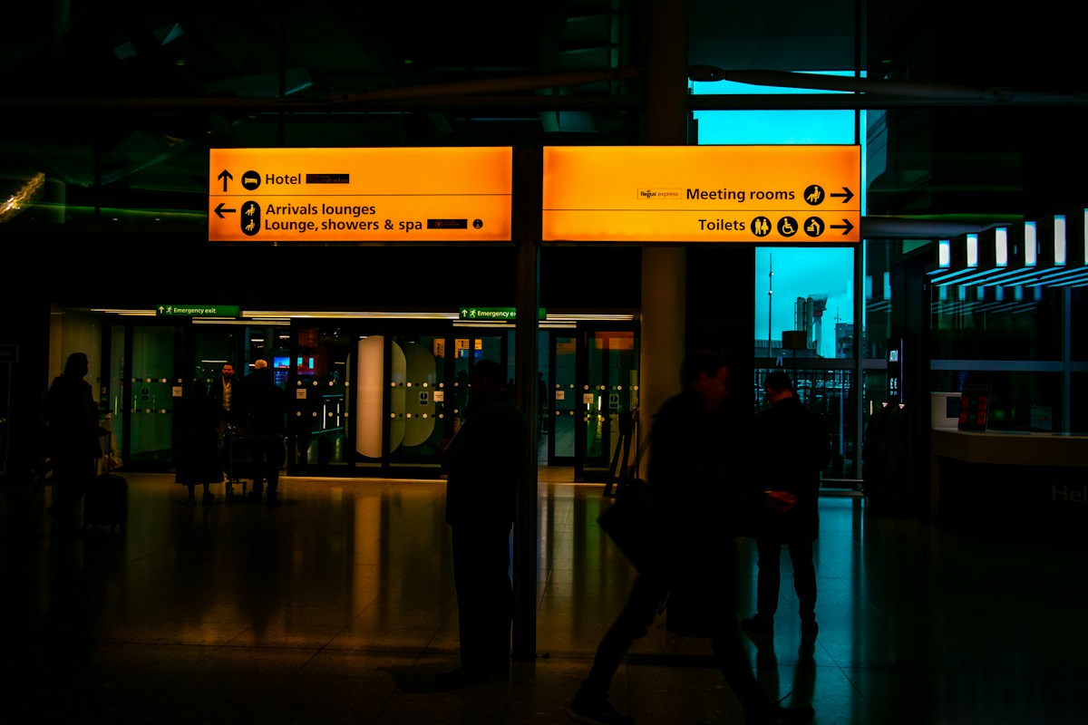 Preparing for Layovers, Hotels & Accessibility: Documents, Timing, and Communication