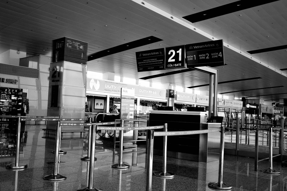 Navigating Baggage Claim & Terminal Navigation: Compare Time, Convenience, and Support